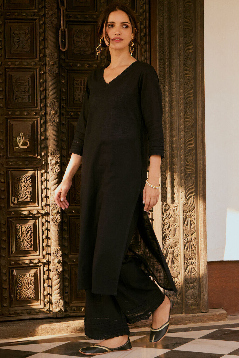 Noir Essence Minimal Kurta Set