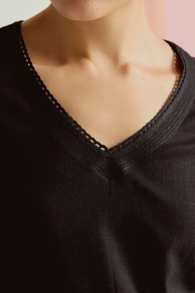 Noir Essence Minimal Kurta Set